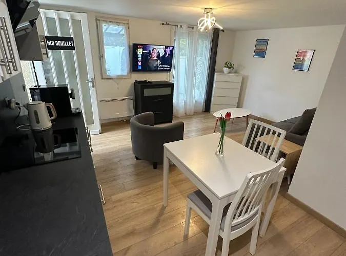 Nid Douillet Avec Terrasse דירה